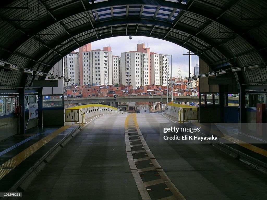 Expresso Tiradentes e favela de Heliópolis