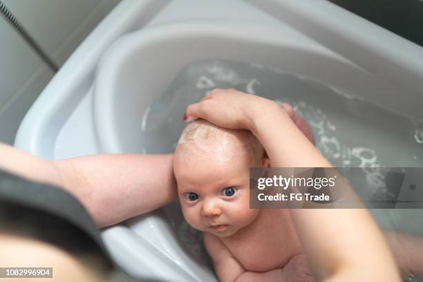 mom giving her son a shower at home - banheira imagens e fotografias de stock