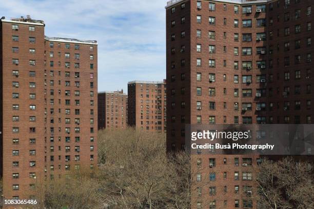 view of public housing projects in the lower east side of manhattan, new york city, usa - lower house imagens e fotografias de stock