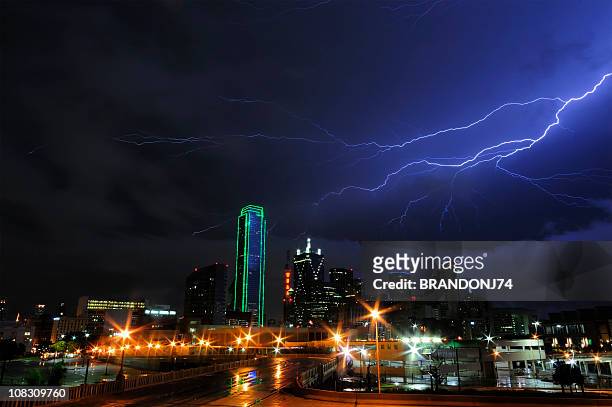 stormy skies over dallas,texas - dallas texas 個照片及圖片檔