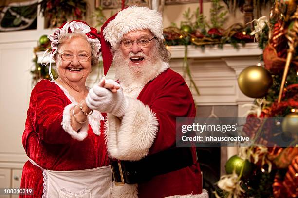 fotografias do real santa cima com mamãe noel - mãe natal imagens e fotografias de stock