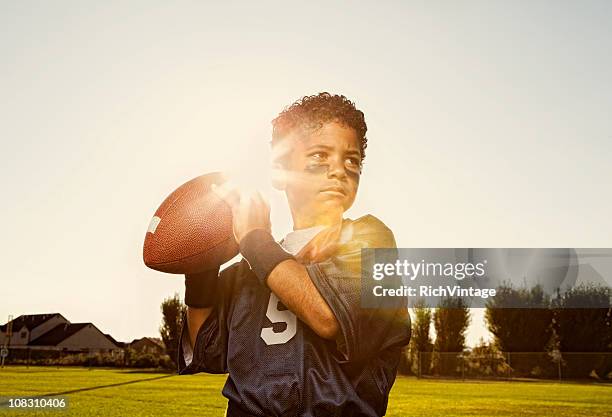 flag football quarterback - african american football player stock pictures, royalty-free photos & images