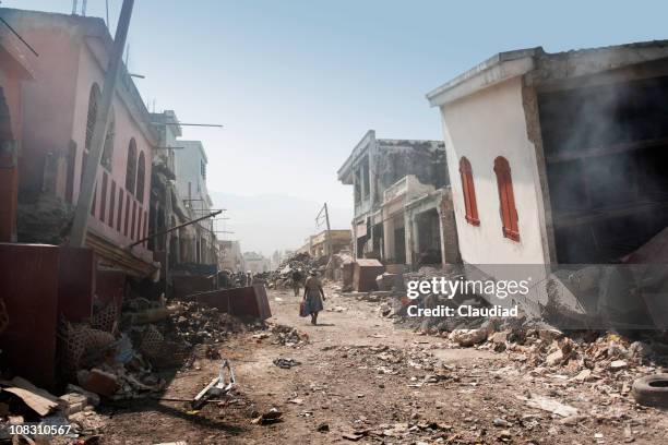 después de earthqake la ciudad - razed fotografías e imágenes de stock