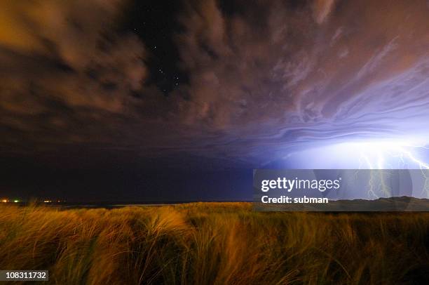 storm approaching - eye of the storm stock pictures, royalty-free photos & images