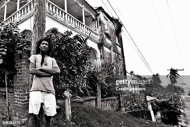 rastaman portrait - jamaican dreadlocks stockfoto's en -beelden