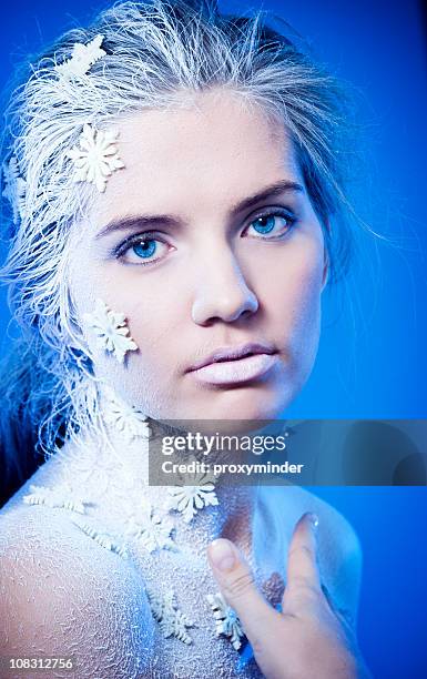 regina del ghiaccio ritratto - capelli ghiaccio foto e immagini stock