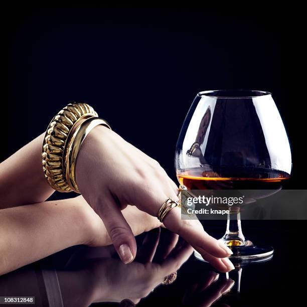 cognac and jewelry - cognac 個照片及圖片檔