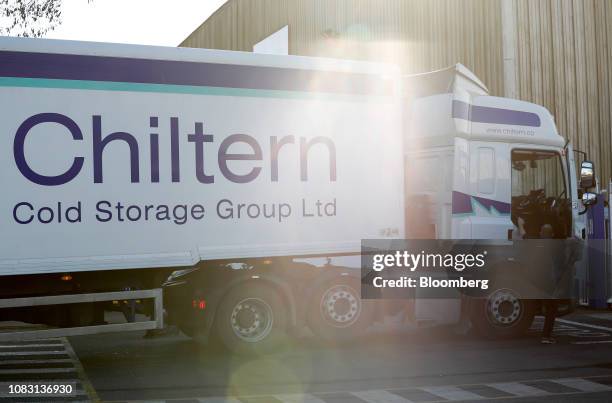 Cold Storage Truck Photos and Premium High Res Pictures - Getty Images
