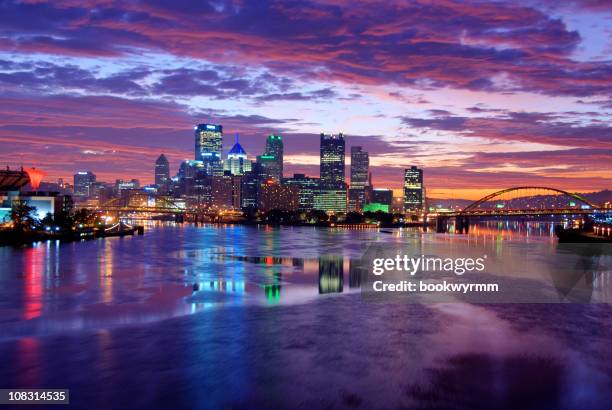 pittsburgh skyline at night - pittsburgh sky stock pictures, royalty-free photos & images