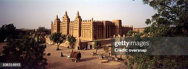 african village, panorama - timbuktu mali stock-fotos und bilder