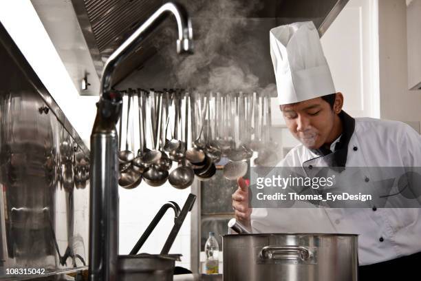 chefkoch und trainee - chef smelling food stock-fotos und bilder