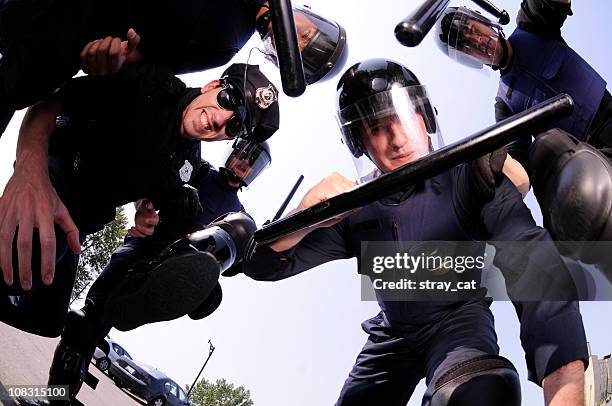 motim tubos - abuso policial imagens e fotografias de stock