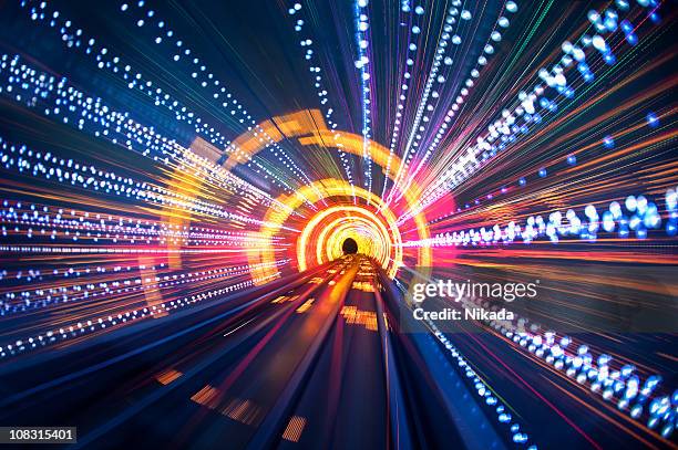 tunnel velocità della luce - guardare avanti foto e immagini stock