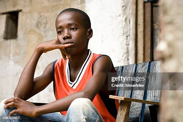 afrikanischen jungen - westafrikanische kultur stock-fotos und bilder