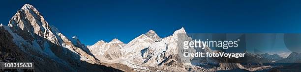 mount everest himalaja-gipfel khumbu-gletscher pumori berg nuptse panorama-nepal - mt everest base camp stock-fotos und bilder