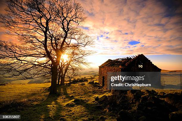 abandoned house in the peak district - peak district stock pictures, royalty-free photos & images