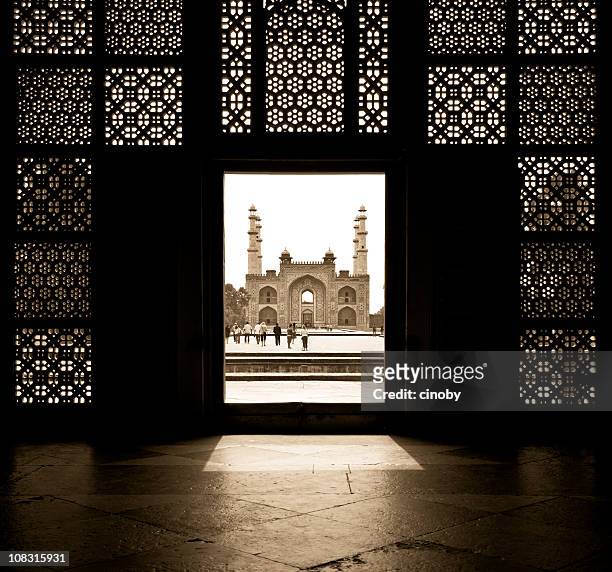 door to india - akbar's tomb stock pictures, royalty-free photos & images