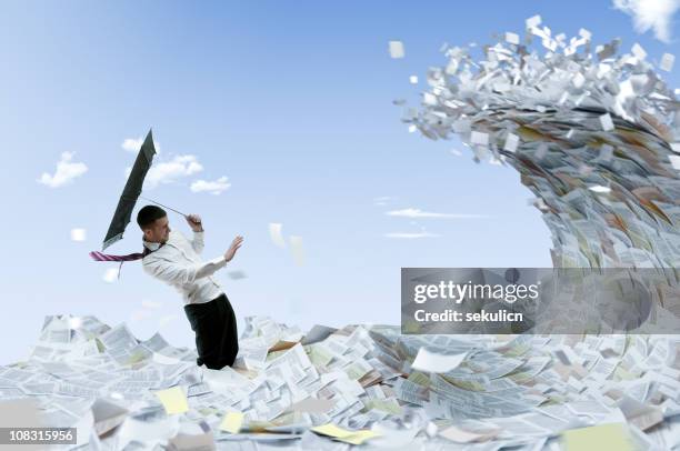 informationen zur überschwemmung - informationsüberflutung stock-fotos und bilder