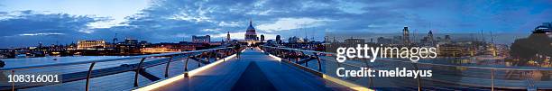 st paul's cathedral from the millennium bridge - millennium bridge stockfoto's en -beelden