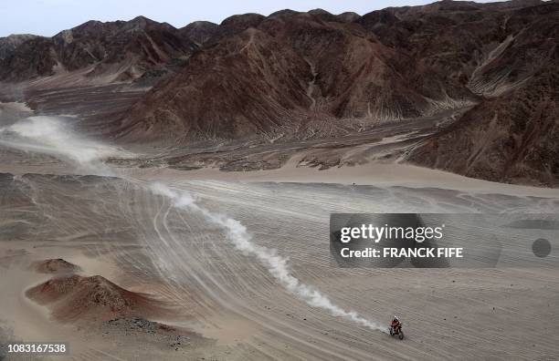 British biker Sam Sunderland powers his Ktm's during the Stage 8 of the Dakar 2019 between San Juan de Marcona and Pisco, Peru, on January 15, 2019.