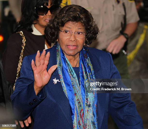 Katherine Jackson enters the Los Angeles County courthouse for the arraignment of Dr. Conrad Murray on January 25, 2011 in Los Angeles, California....