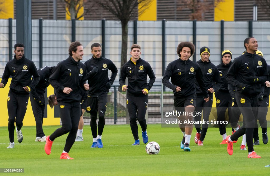 Borussia Dortmund Unveils New Signing Leonardo Balerdi