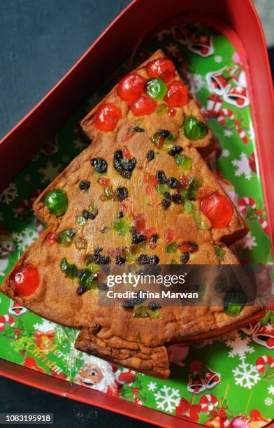 christmas fruitcake - fruit cake stock pictures, royalty-free photos & images