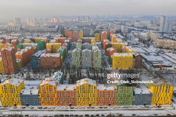 luftaufnahme von bunten gebäuden im winter - kiew stock-fotos und bilder