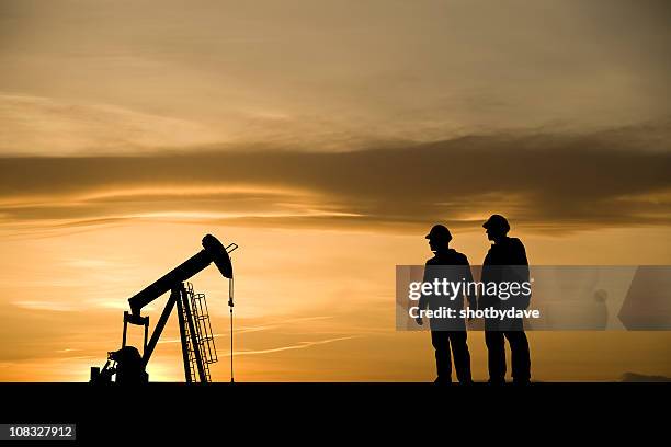 indústria de petróleo e gás natural pessoas - oil and gas workers imagens e fotografias de stock