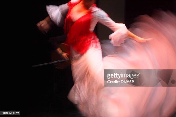 bailarina de flamenco - baile flamenco fotografías e imágenes de stock
