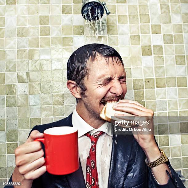 shower businessman - dringendheid stockfoto's en -beelden