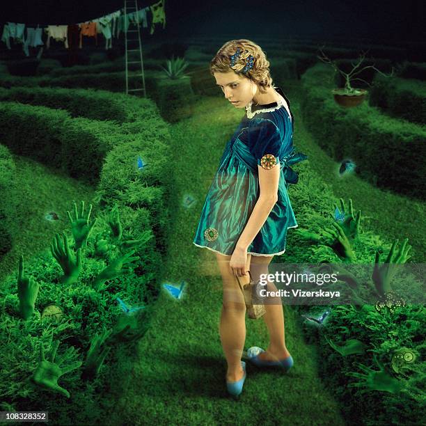 labyrinth. green night. - agony in the garden stockfoto's en -beelden