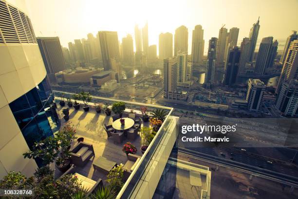 terrace - panorama dubai stockfoto's en -beelden