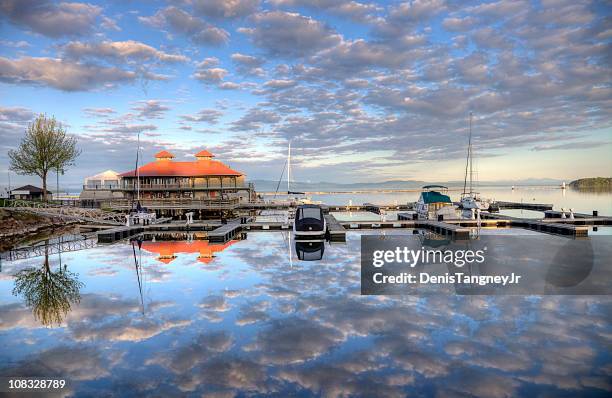 burlington harbor, auf dem lake champlain - vermont stock-fotos und bilder