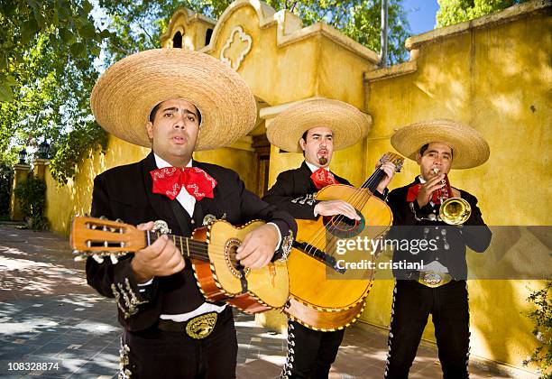 banda mariachi - mariachi fotografías e imágenes de stock