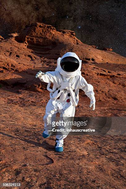 astronauta em marte - space man on mars imagens e fotografias de stock