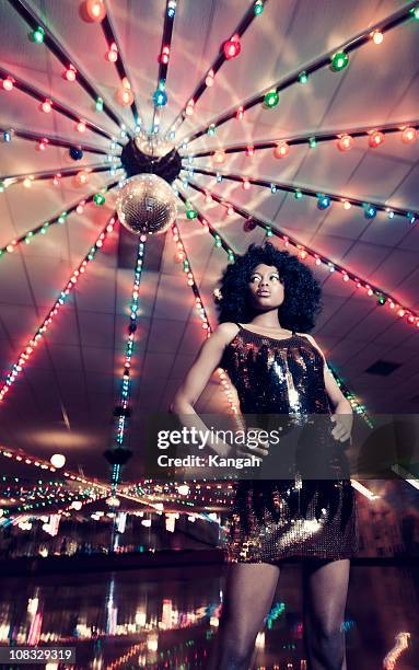 70 discoteca donna - ballo-da-discoteca foto e immagini stock