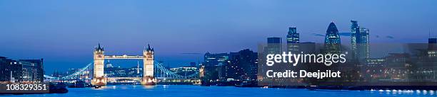 tower bridge and the london city skyline uk - london bridge night stock pictures, royalty-free photos & images