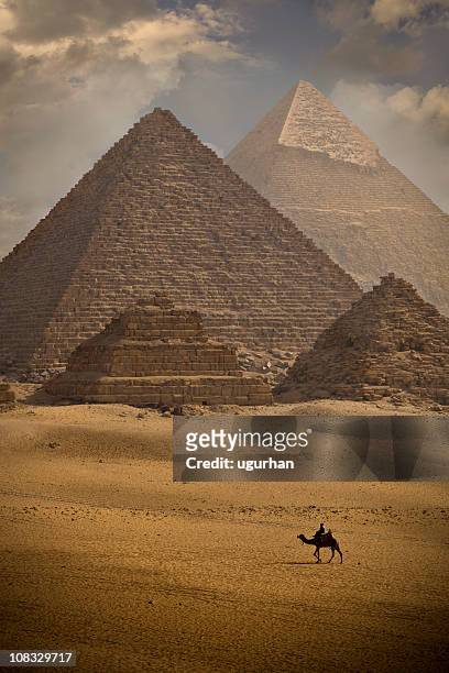 pyramids - egyptian pyramids stock pictures, royalty-free photos & images