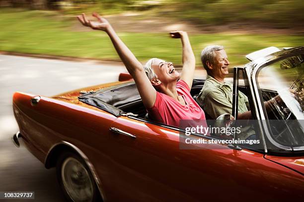 felice coppia senior di andare per un drive - car moving foto e immagini stock