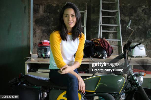 woman on her motorcycle - philippines women fotografías e imágenes de stock