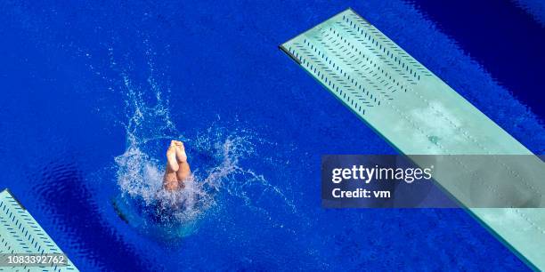 platform diving - mergulhador imagens e fotografias de stock