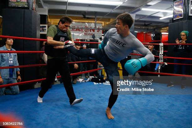 Alex Hernandez works out during the open workout at Gleason's Gym on January 16, 2019 in New York City.