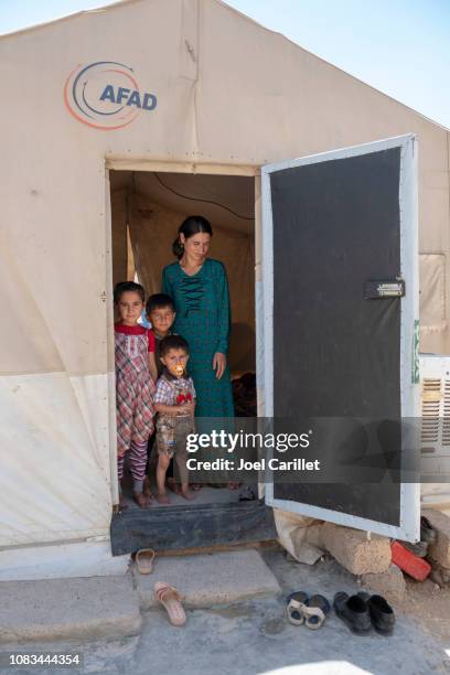 yazidi mother and children in idp camp - yazidis stock pictures, royalty-free photos & images