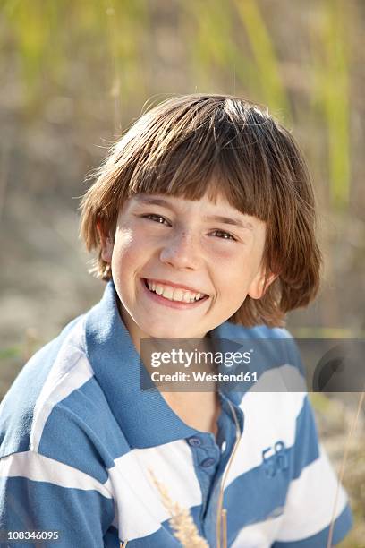 germany, bavaria, boy (10-11 years) smiling, portrait - 10 11 years 個照片及圖片檔