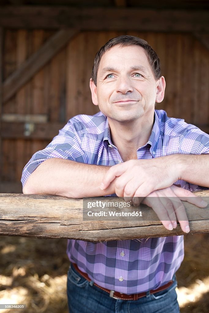 Germany, Saxony, Mature man looking up and smiling