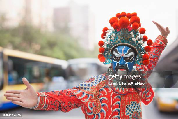 man in traditional chinese opera costume - chinese dance imagens e fotografias de stock