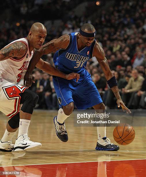 Jason Terry of the Dallas Mavericks drives against Keith Bogans of the Chicago Bulls at the United Center on January 20, 2011 in Chicago, Illinois....