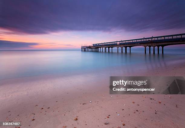 boscombe pier, bournemouth, twilight. - beach uk stockfoto's en -beelden