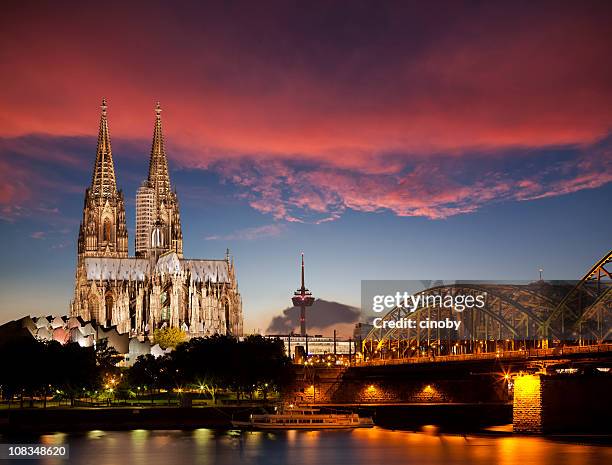 cologne cathedral - keulen stockfoto's en -beelden